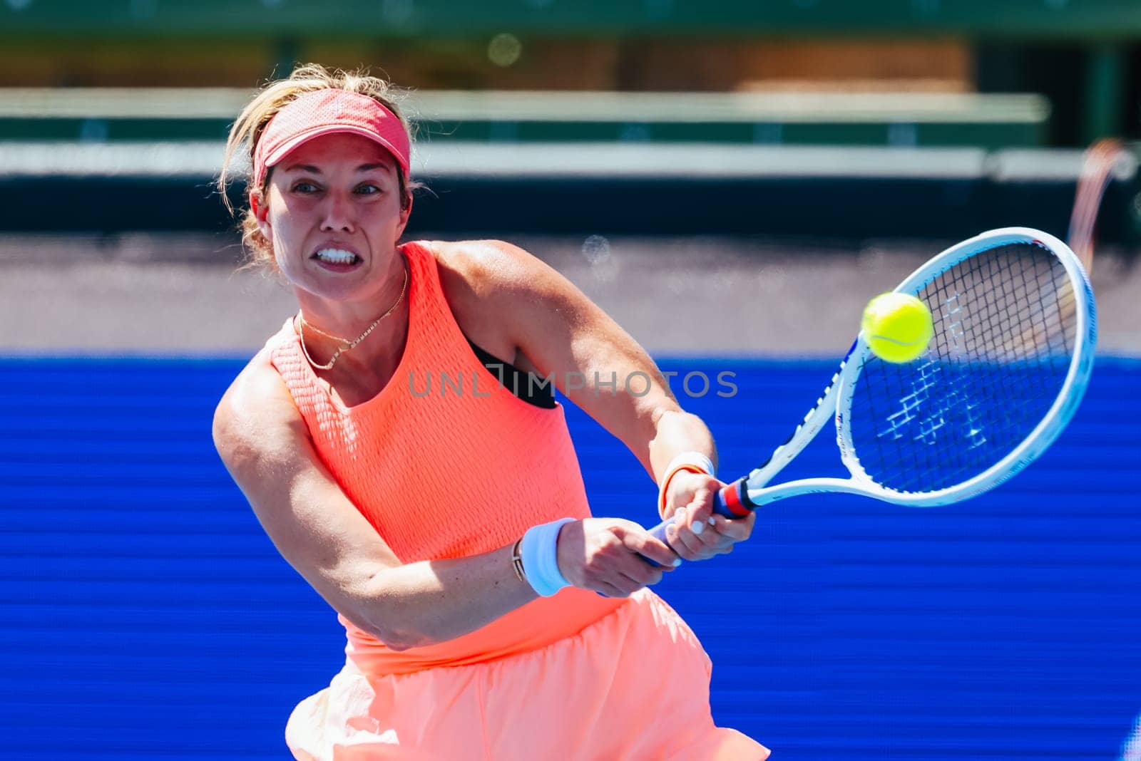 MELBOURNE, AUSTRALIA - JANUARY 12: Danielle Collins plays Mirra Andreeva of Russia during day three of the 2024 Kooyong Classic at Kooyong on January 12, 2024 in Melbourne, Australia.