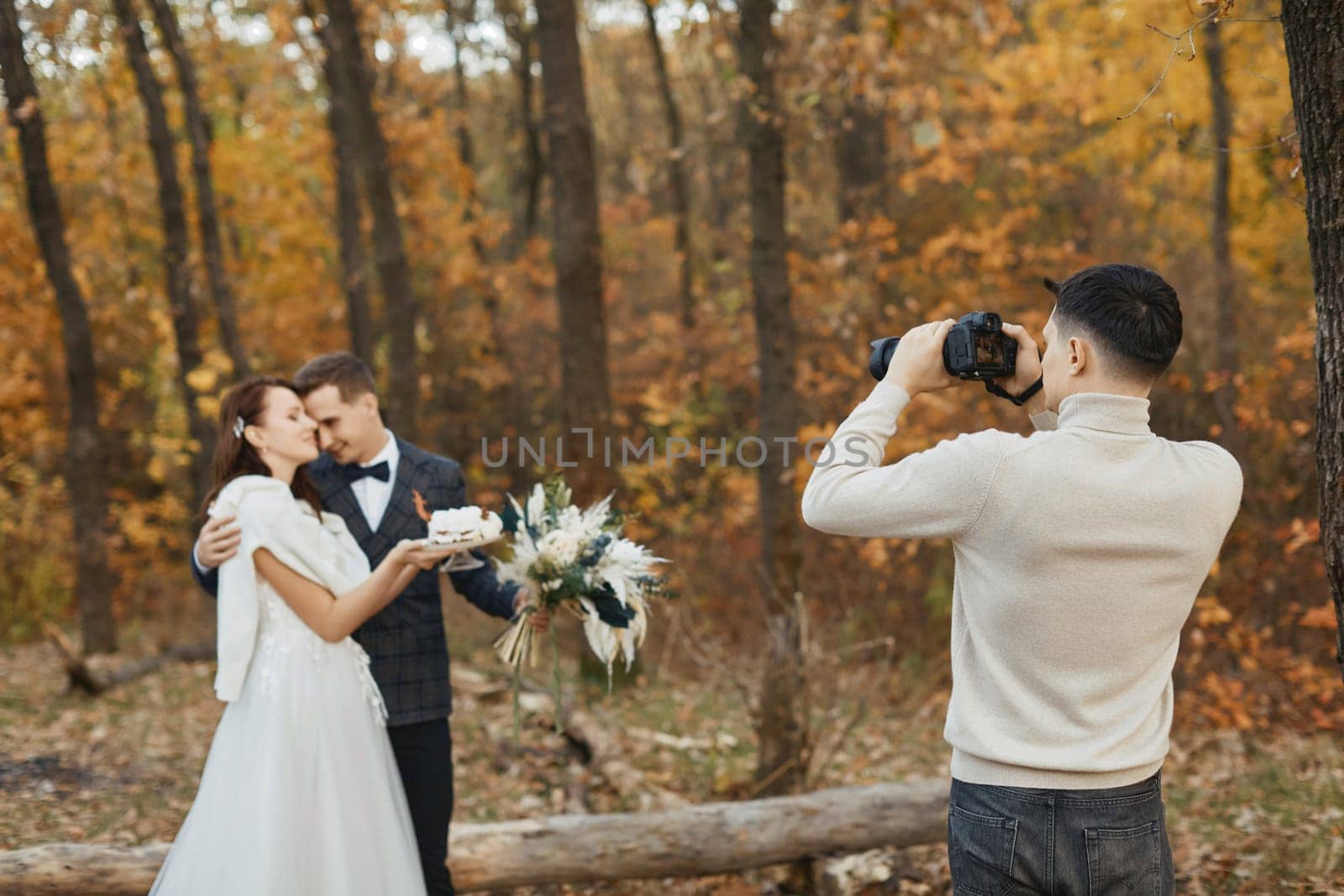 wedding photographer taking pictures of the bride and groom by erstudio