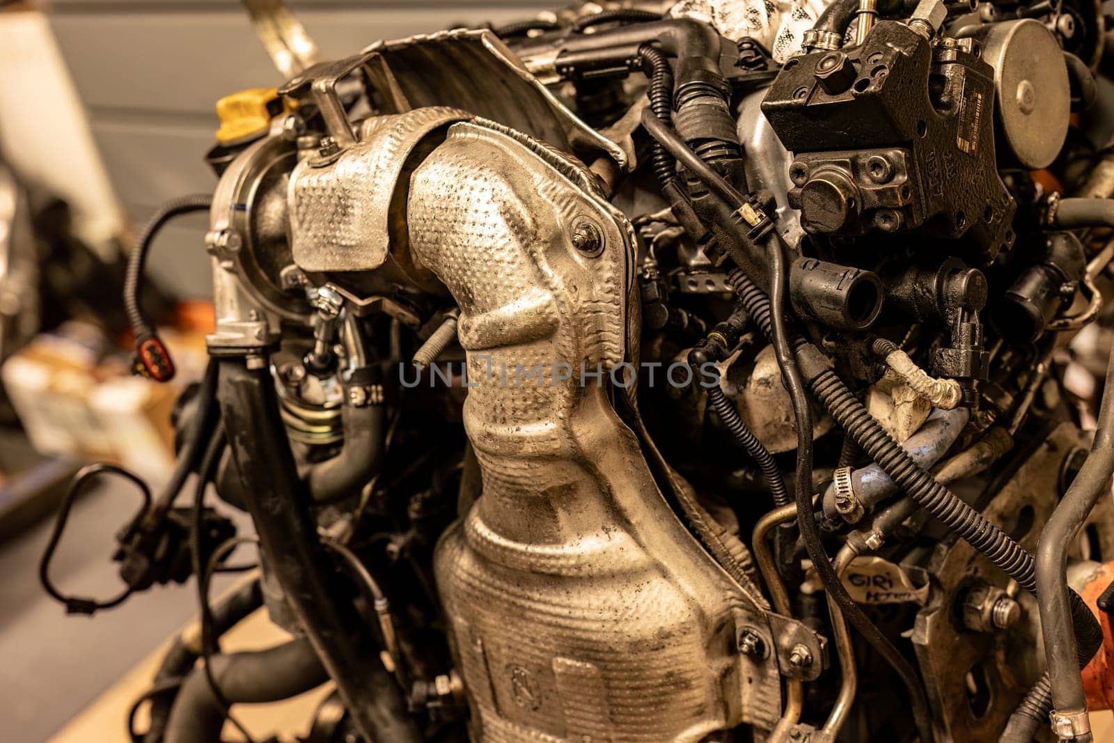 Close-up photo of a dismantled diesel engine's particulate filter, symbolizing essential FAP maintenance.