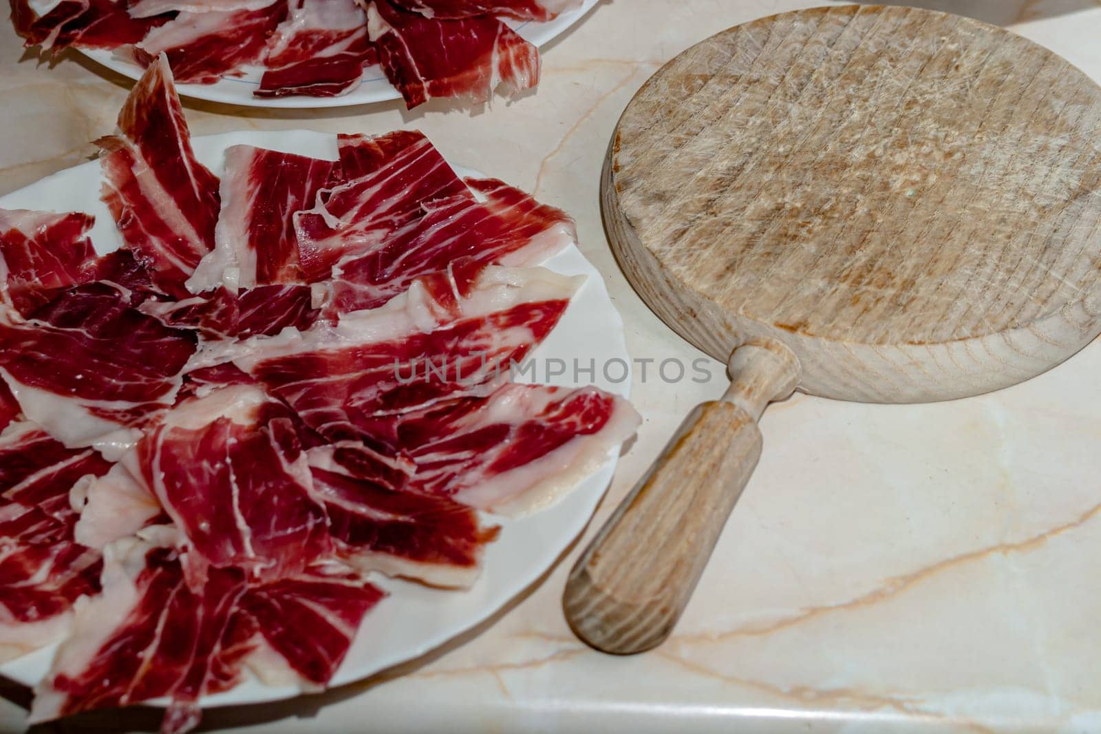 Composition of a plate of Smoked Spanish Ham