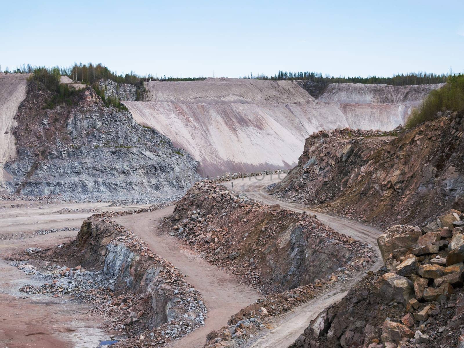 granite quarry, the cut method open-pit mining