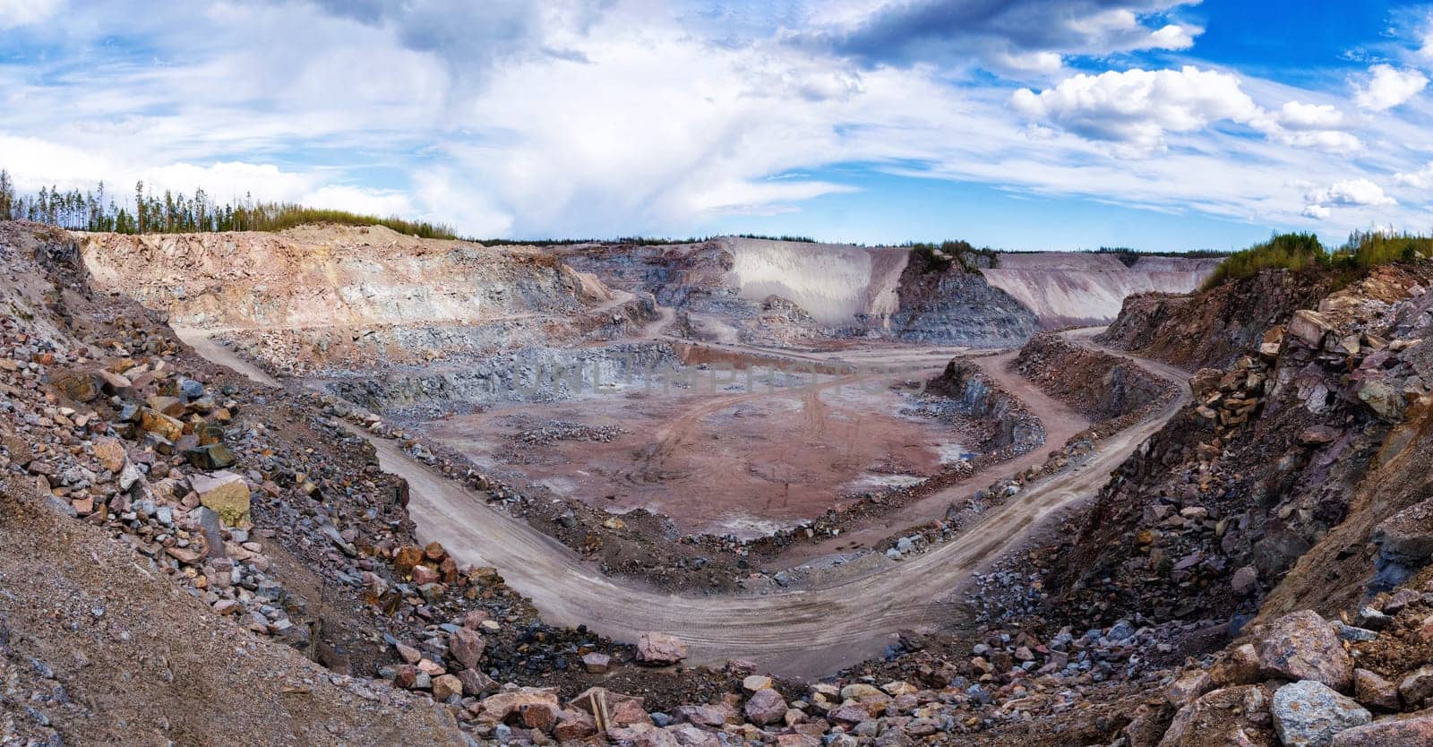 granite quarry, the cut method open-pit mining