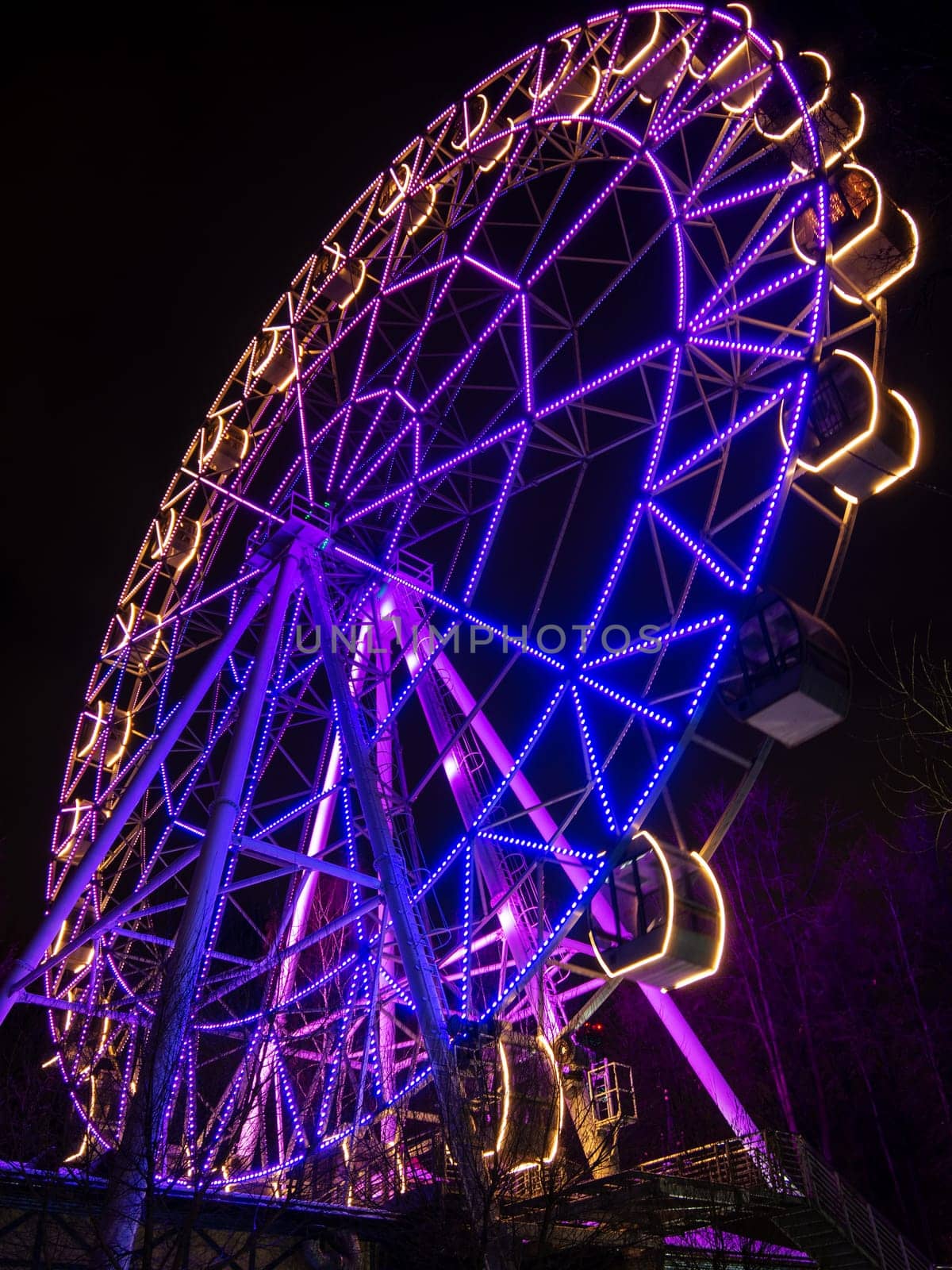 Ferris wheel at the fair ground at night