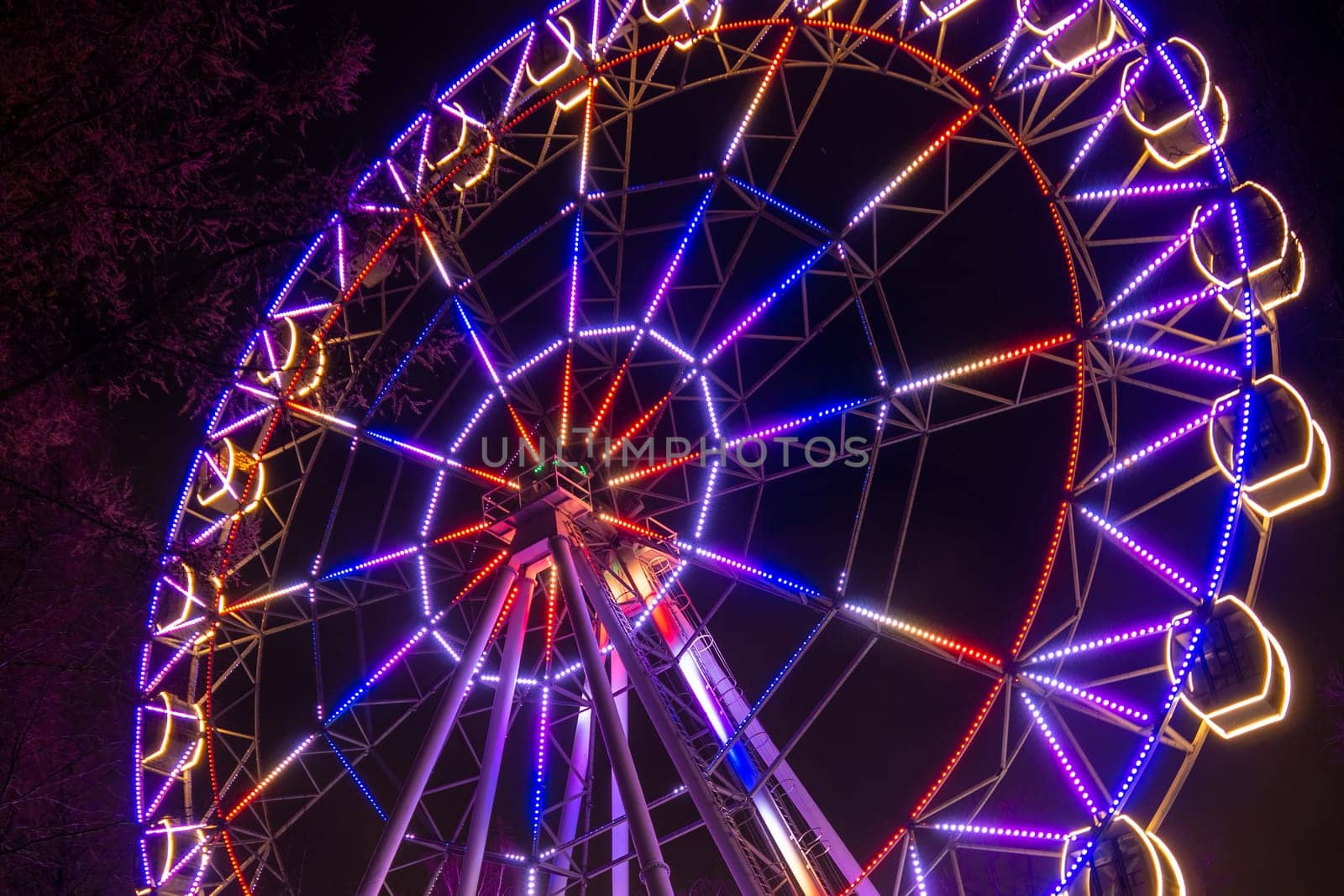 Ferris wheel at the fair ground at night