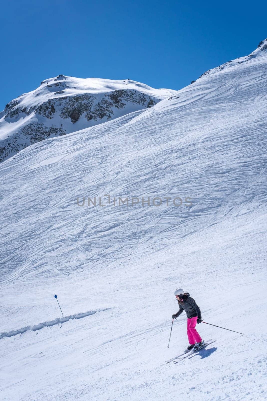 Woman skiing with pink trousers by LopezPastor
