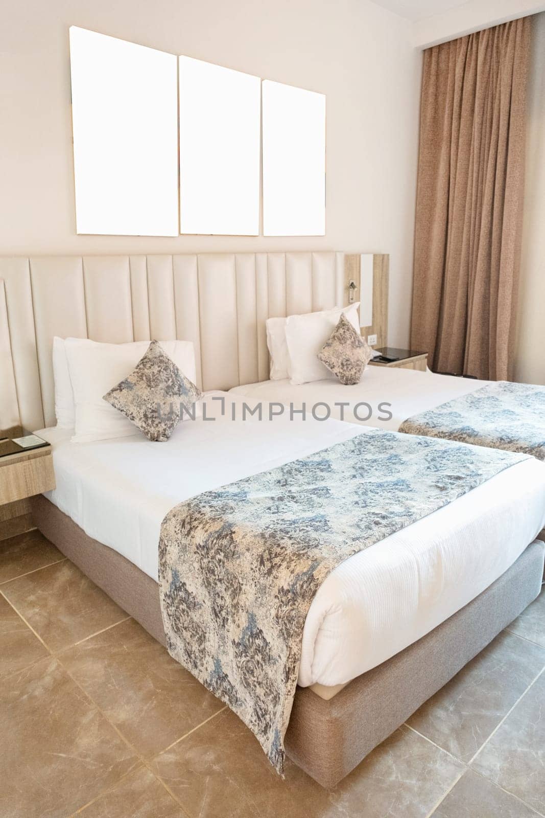 Empty set of bedding items mockup. Bed linen front view. Hotel room. frames mockup