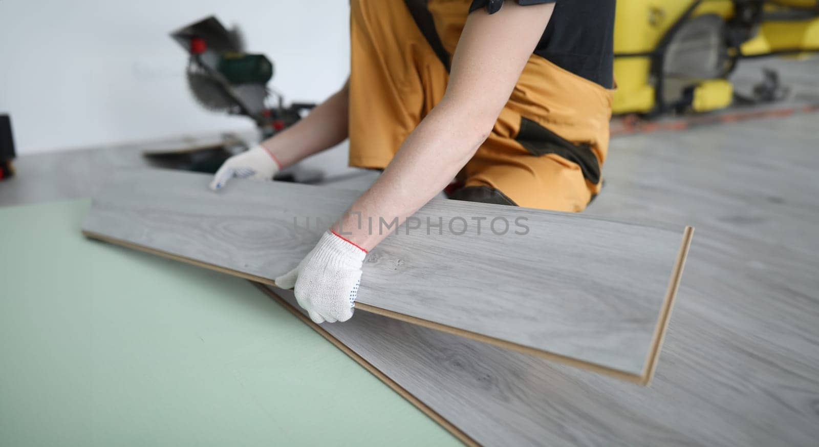 Repairman replaces laminate panels floor apartment by kuprevich