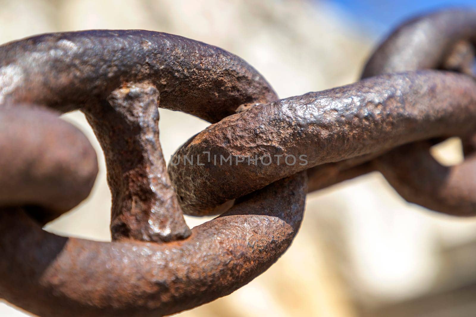 The old and rusted chain. Close up.