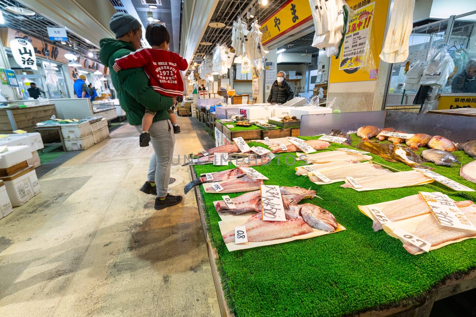 Tsukiji Outer Market in Tokyo, Japan by sergiodv