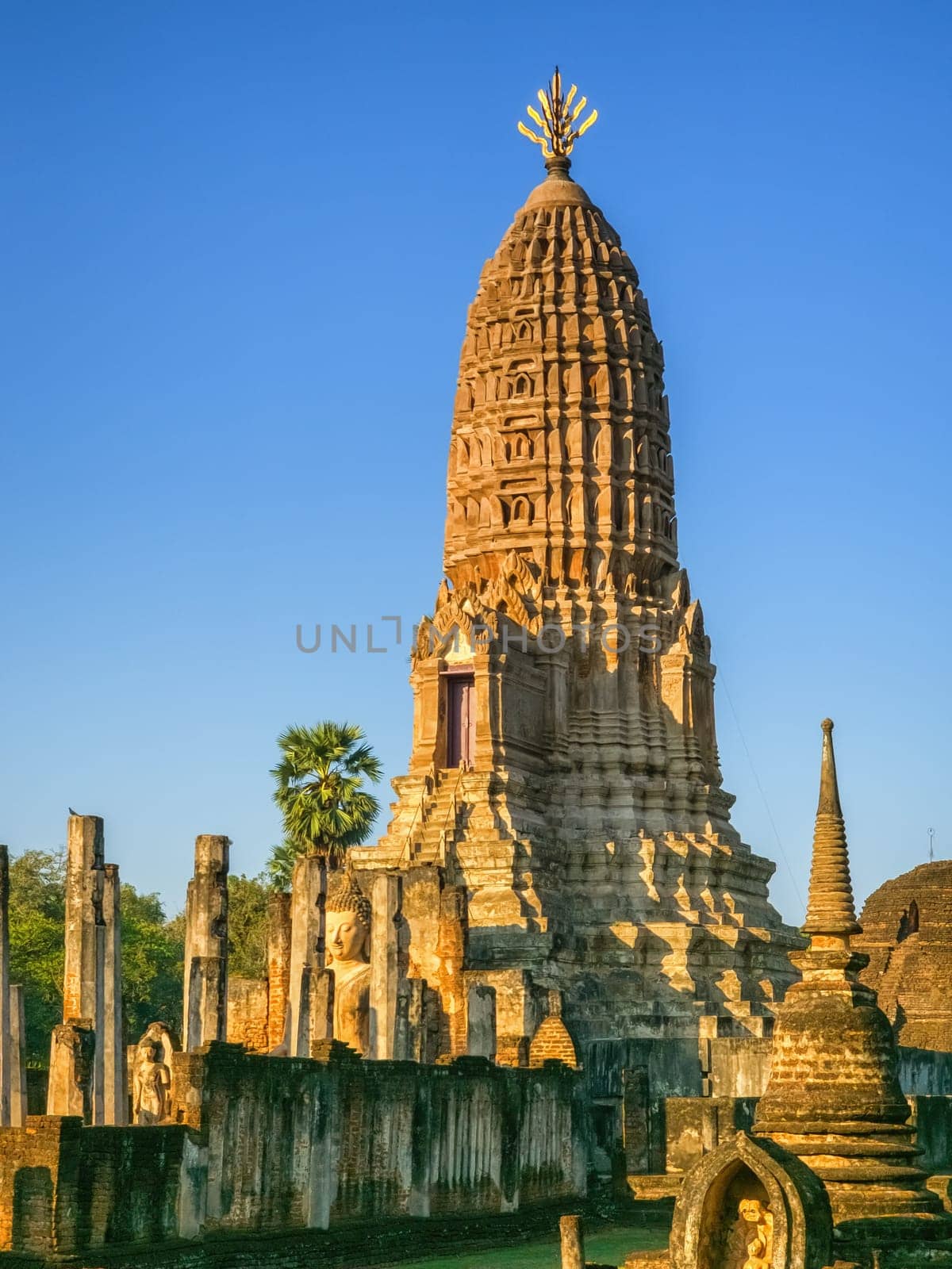 Wat Phra Sri Rattana Mahathat Rajaworavuharn temple in Si Satchanalai historical park by day, Thailand