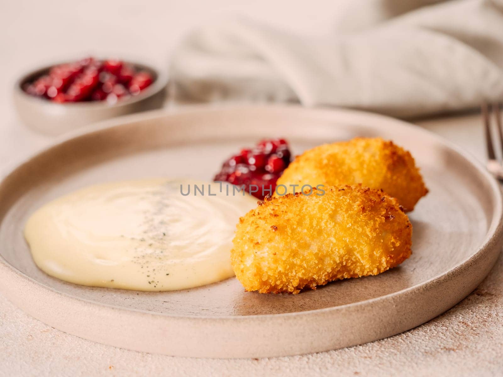 Crispy breaded cutlet by fascinadora