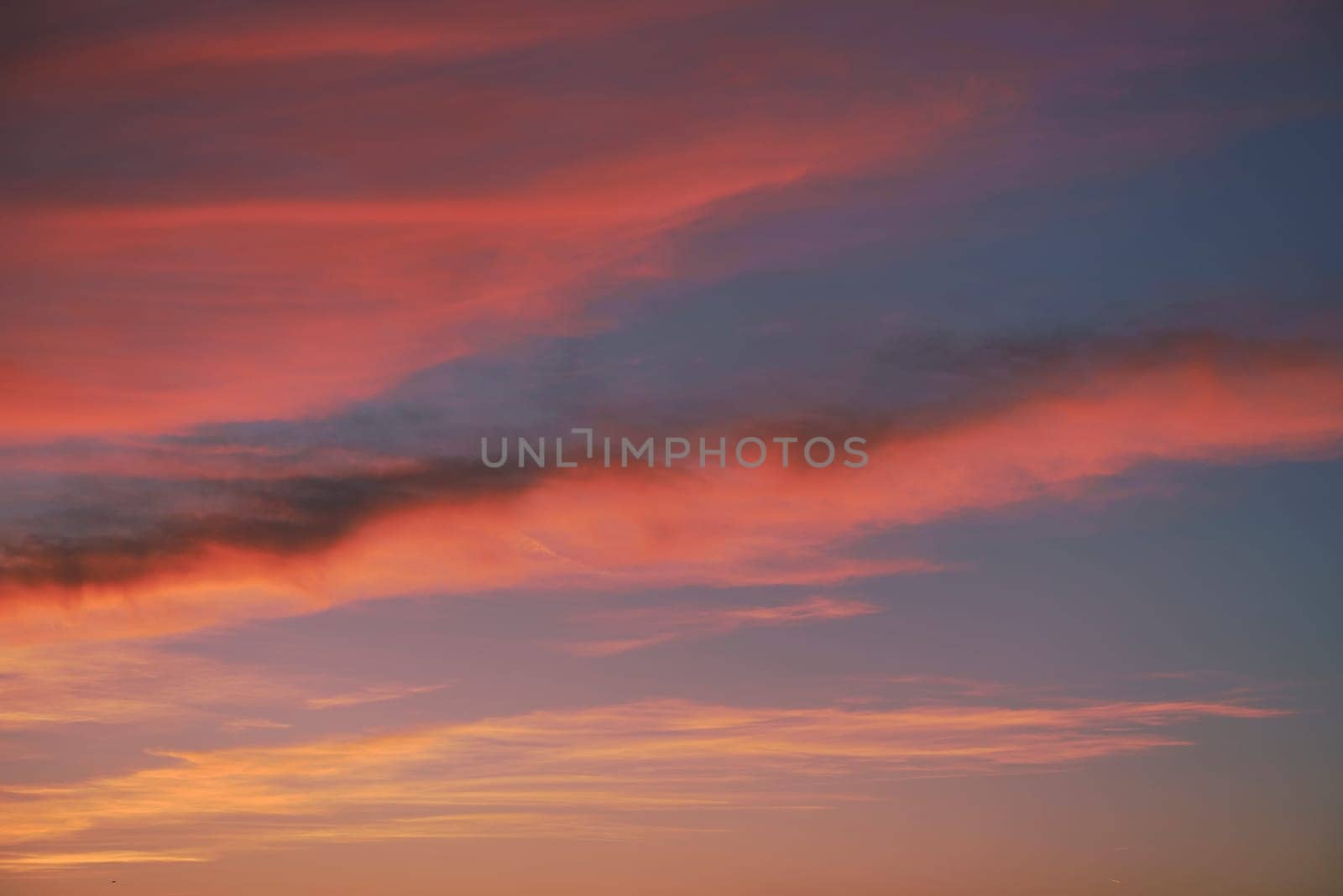 A sunset. Heaven, orange sky Sun rays Wallpaper by raul_ruiz