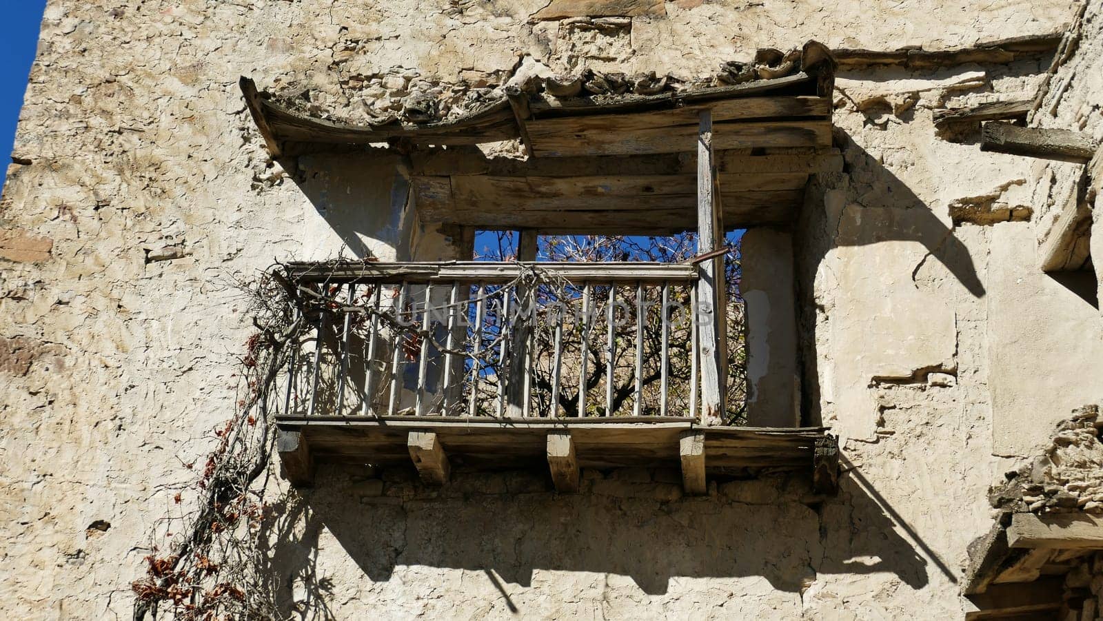 Balcony in an uninhabited village in the ruins of Yesa in Navarre
