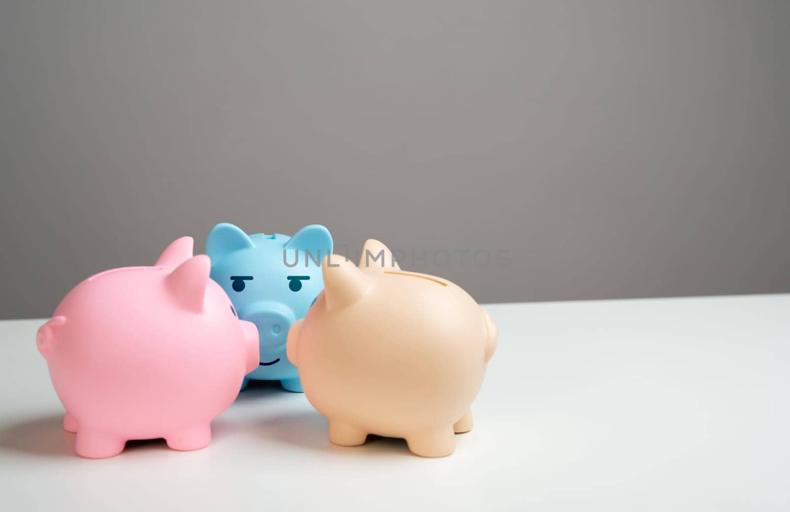Piggy bank pigs make a plan. Gossip and rumors. How to save more money. News and events in the economy. Cashbacks and earnings. Deposits and good savings conditions. by iLixe48