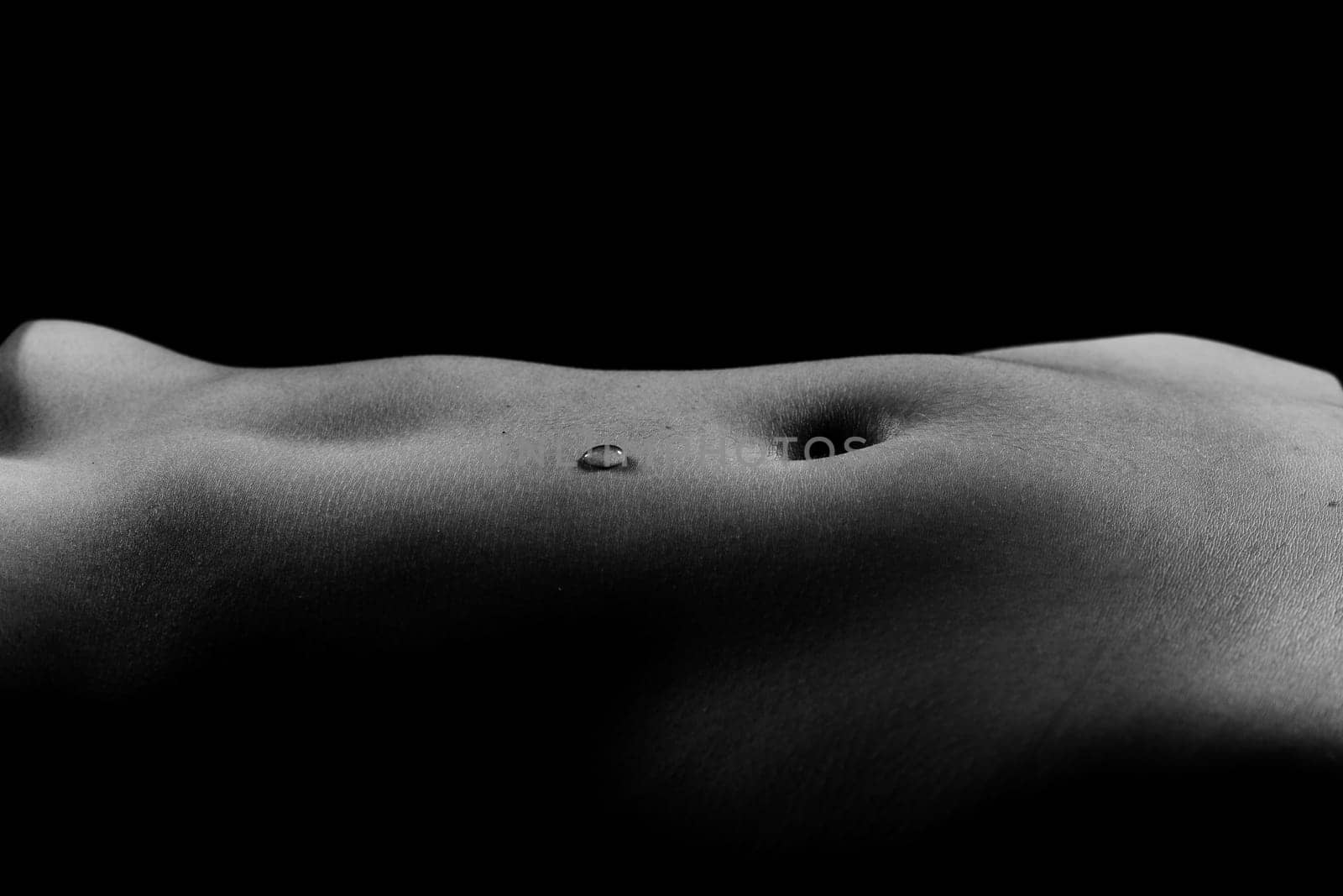 Beautiful female body in honey on dark background, studio by Zelenin