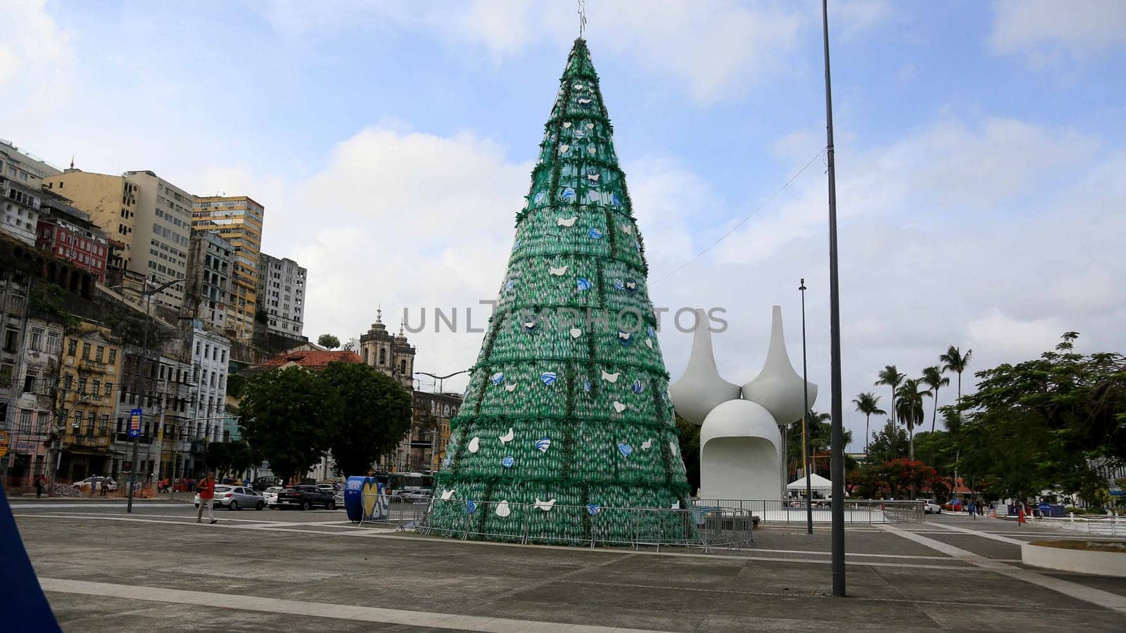 tree made from pet bottle by joasouza