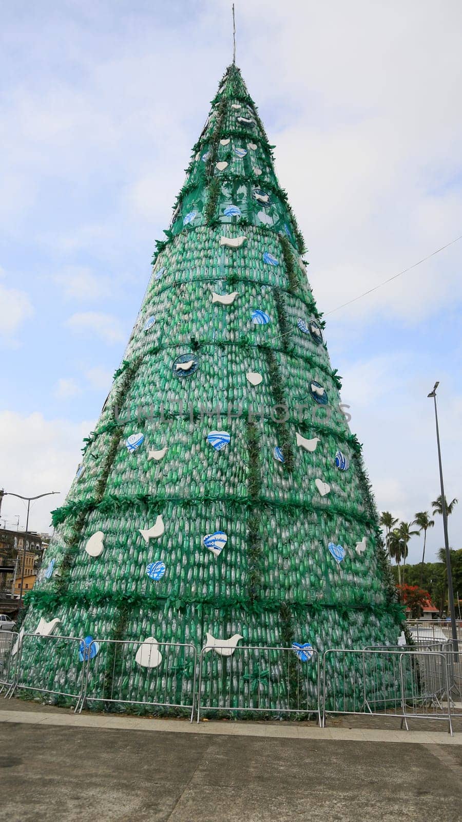 tree made from pet bottle by joasouza