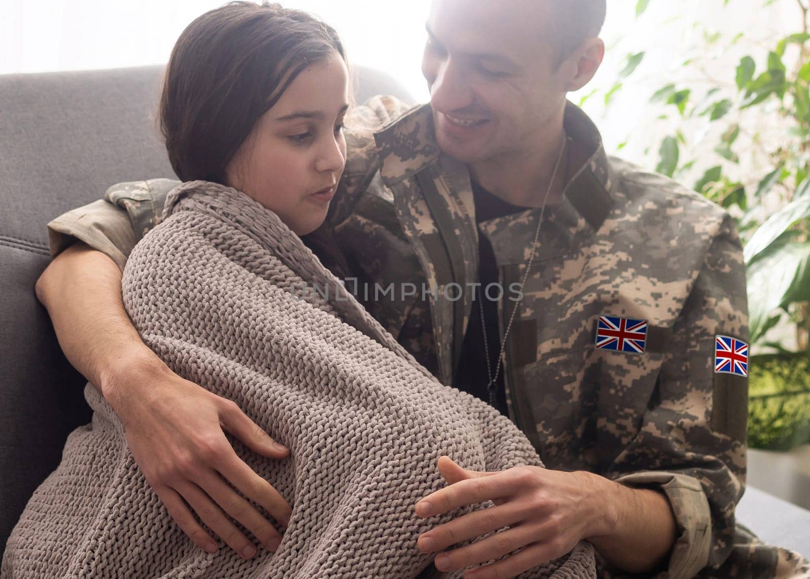 Happy reunion of british soldier and his little daughter. by Andelov13