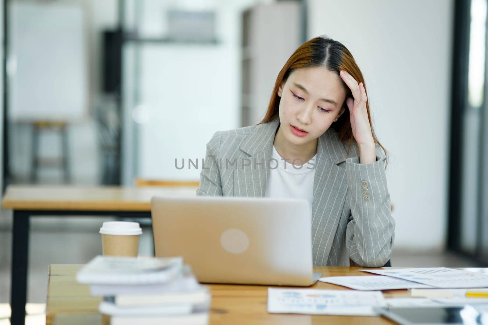 Female employees are stressed and tired. Headache from thinking and pressure from work.
