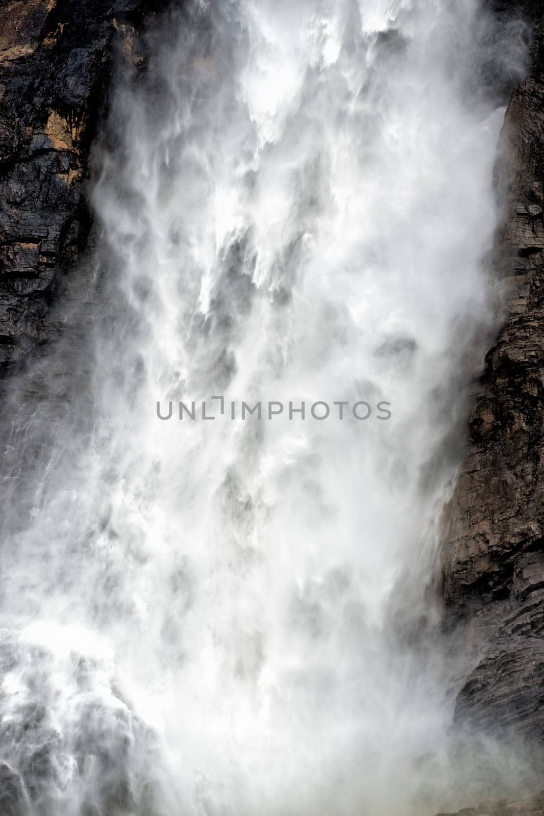 Takkakaw Falls by AndreaIzzotti
