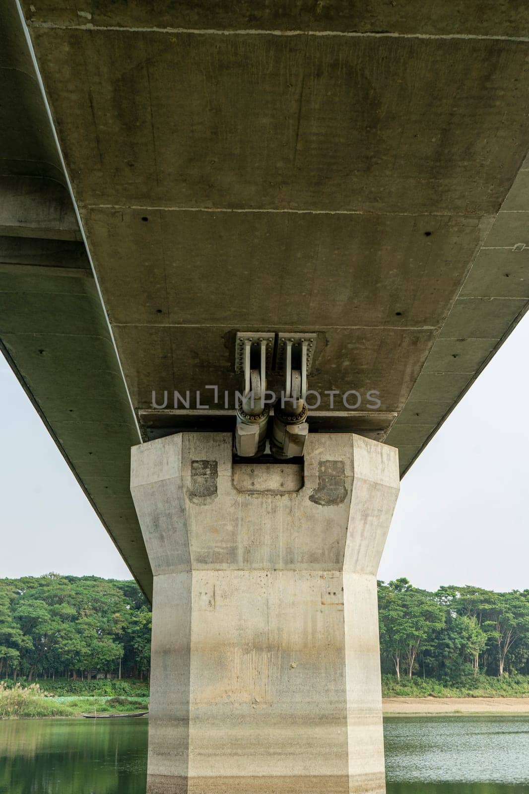 Reinforced concrete support for a road bridge. by paca-waca