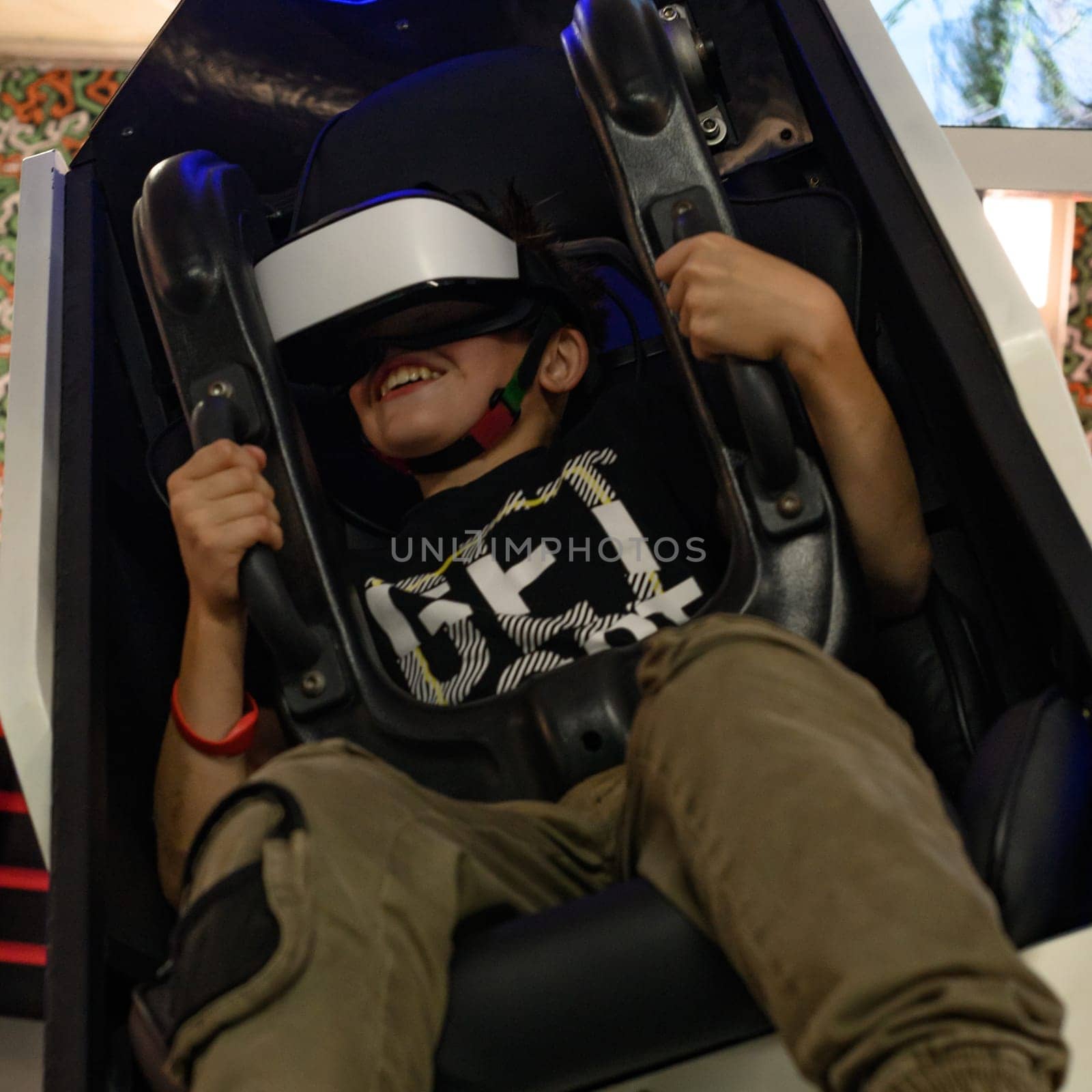 Happy reactions in a child from an attraction with a virtual reaction by Niko_Cingaryuk