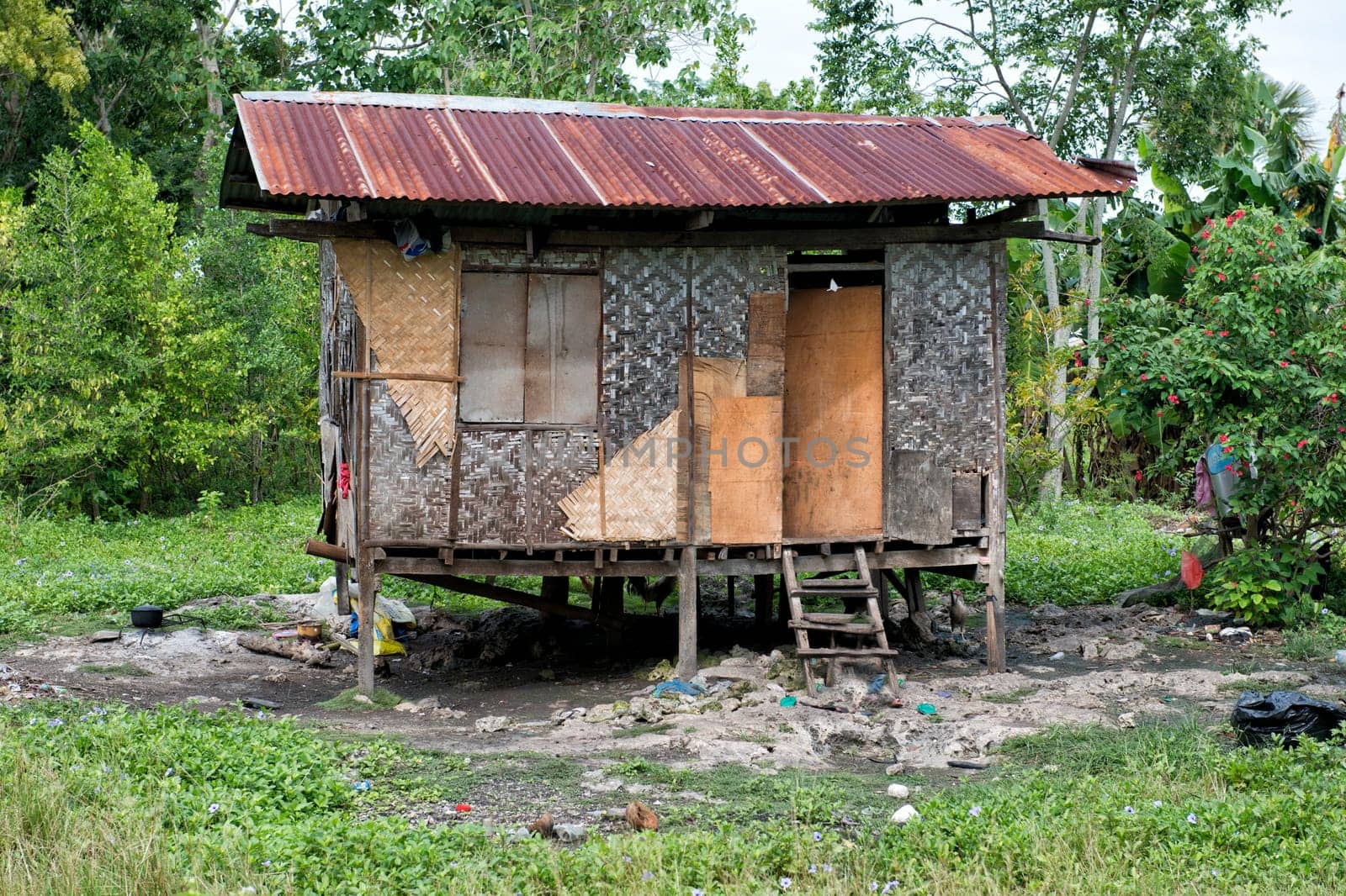 hovel, shanty, shack in Philippines by AndreaIzzotti