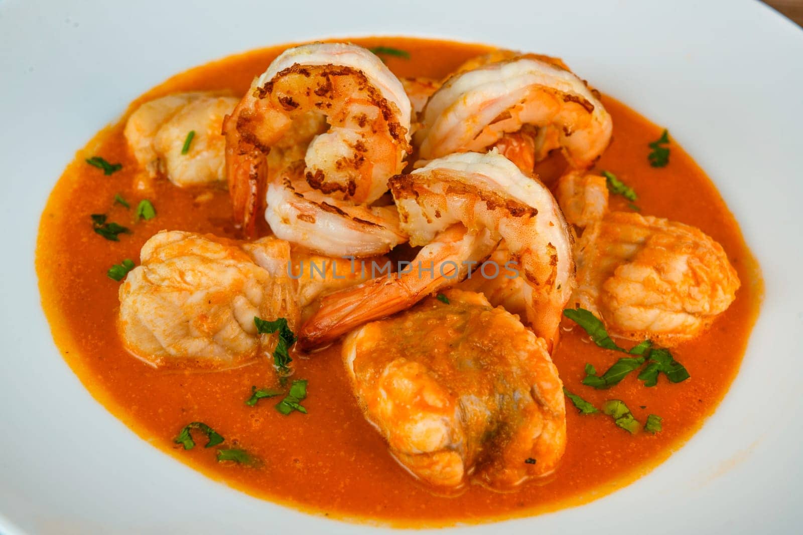 Recipe for Armorican-style monkfish tail, prawns, flambees with cognac by FreeProd