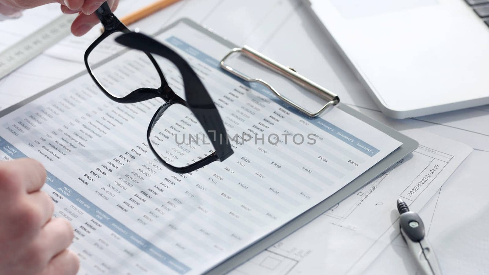 Checking an important business report before a transaction by Prosto