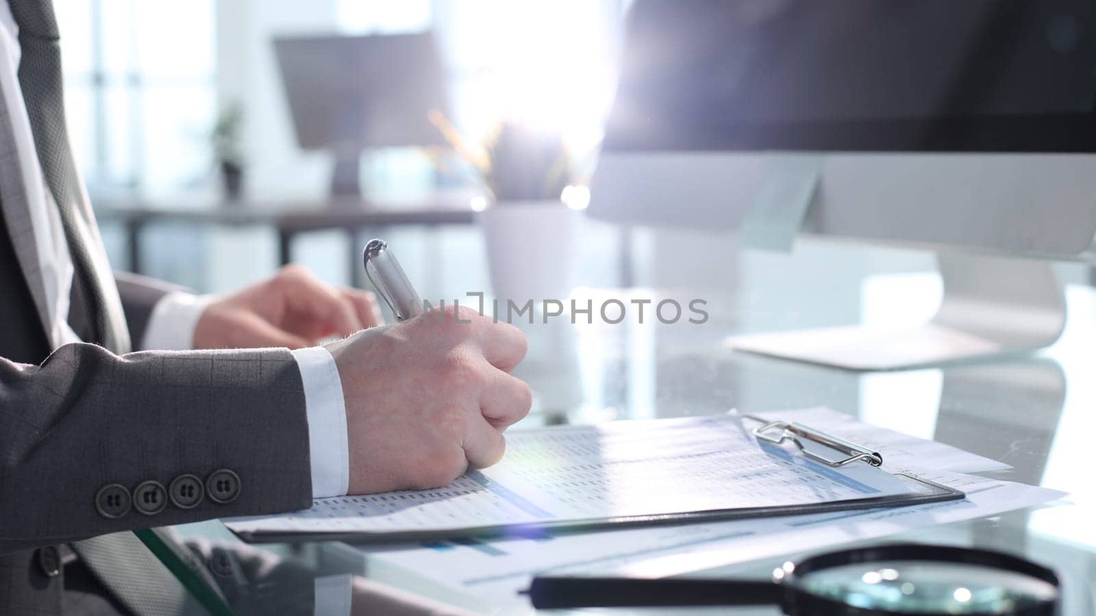 Record reports and fill out documents for a business conference.