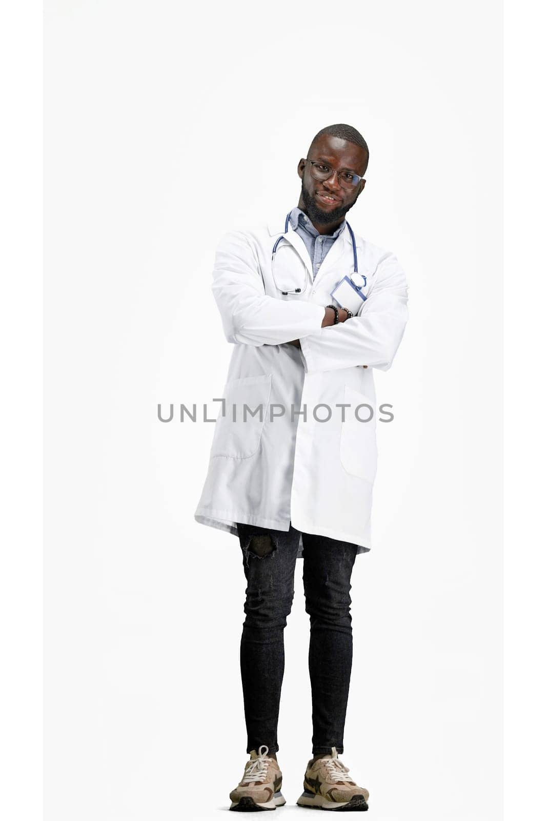The doctor, in full height, on a white background, crossed his arms.