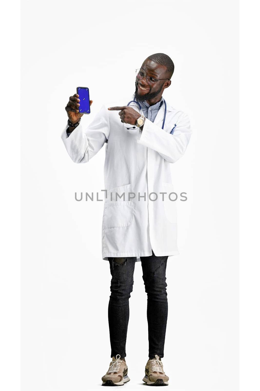 The doctor, in full height, on a white background, shows the phone by Prosto