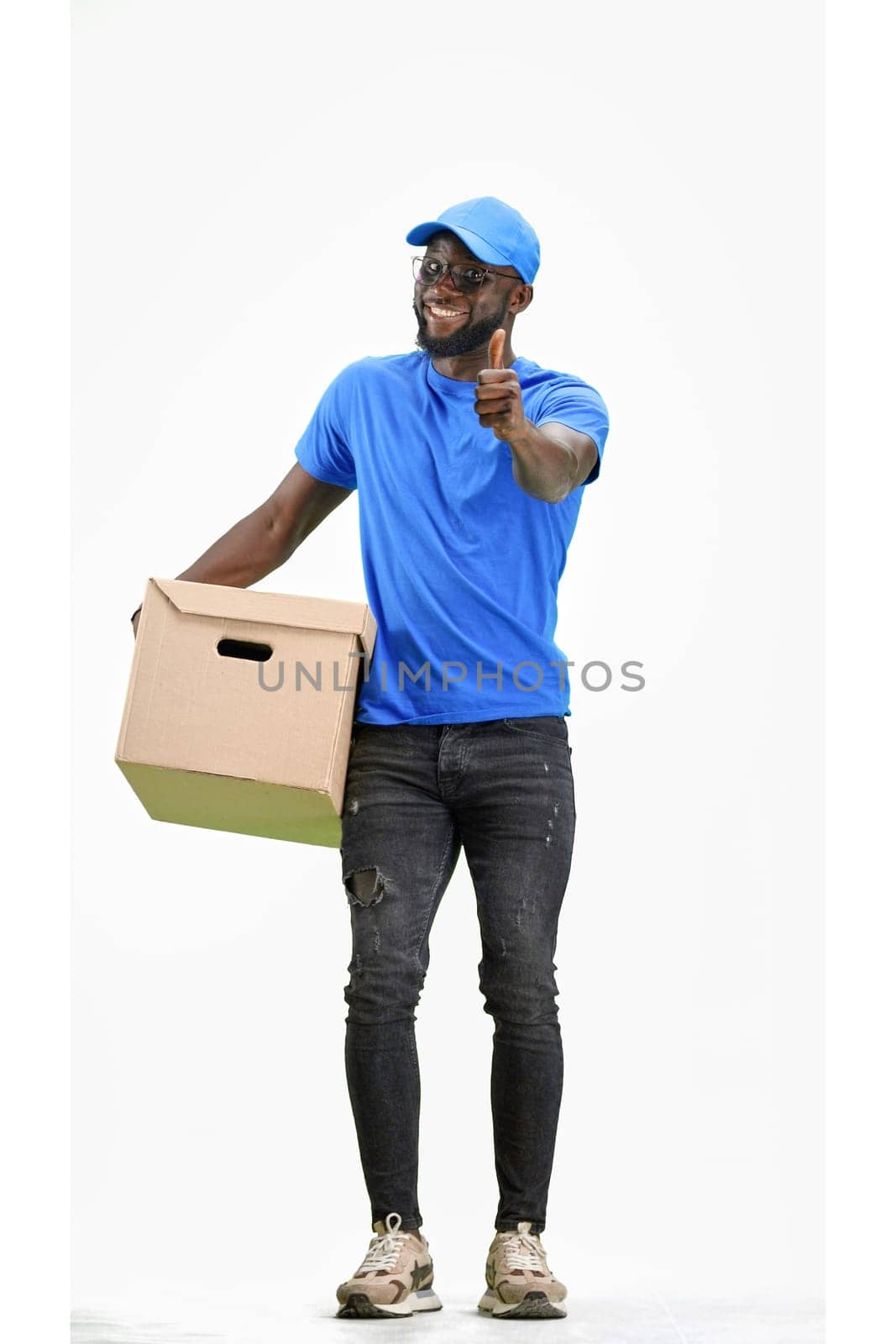 The deliveryman, in full height, on a white background, shows a thumbs up by Prosto
