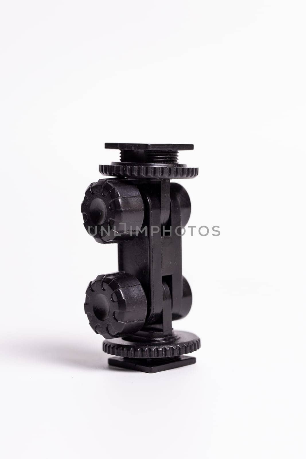 Black plastic Adapter for mounting a Hot Shoe tripod.