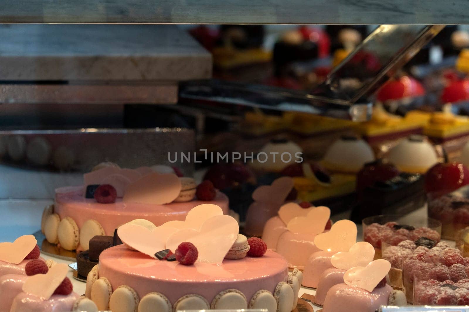 Hearth shaped love pink cake detail