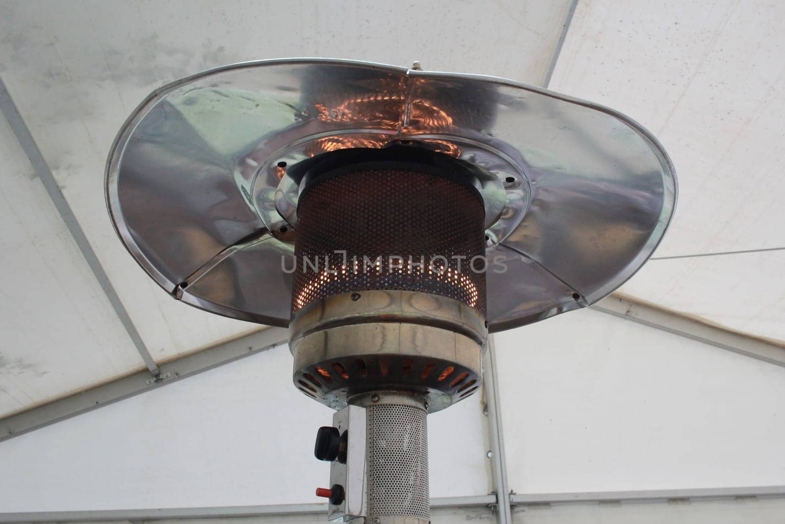 Photo a gas burner in an awning tent. Outdoor heating. The heating system.