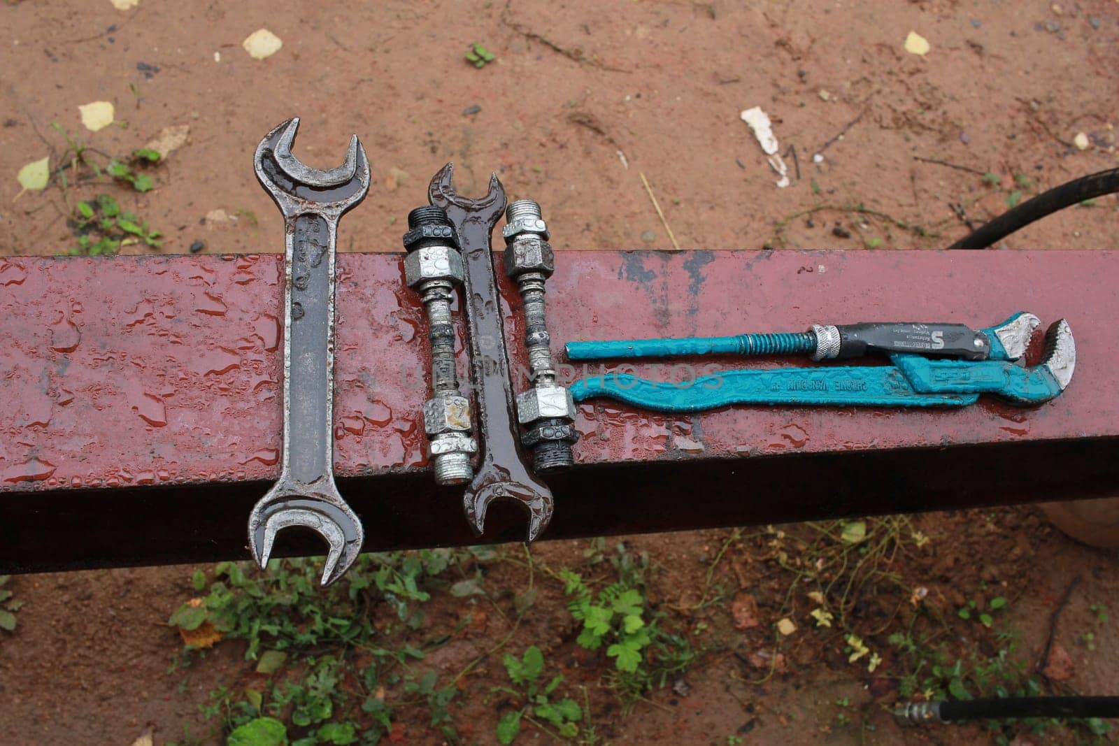 Photo tools wrenches wet in the rain. On the street. Construction and renovation.