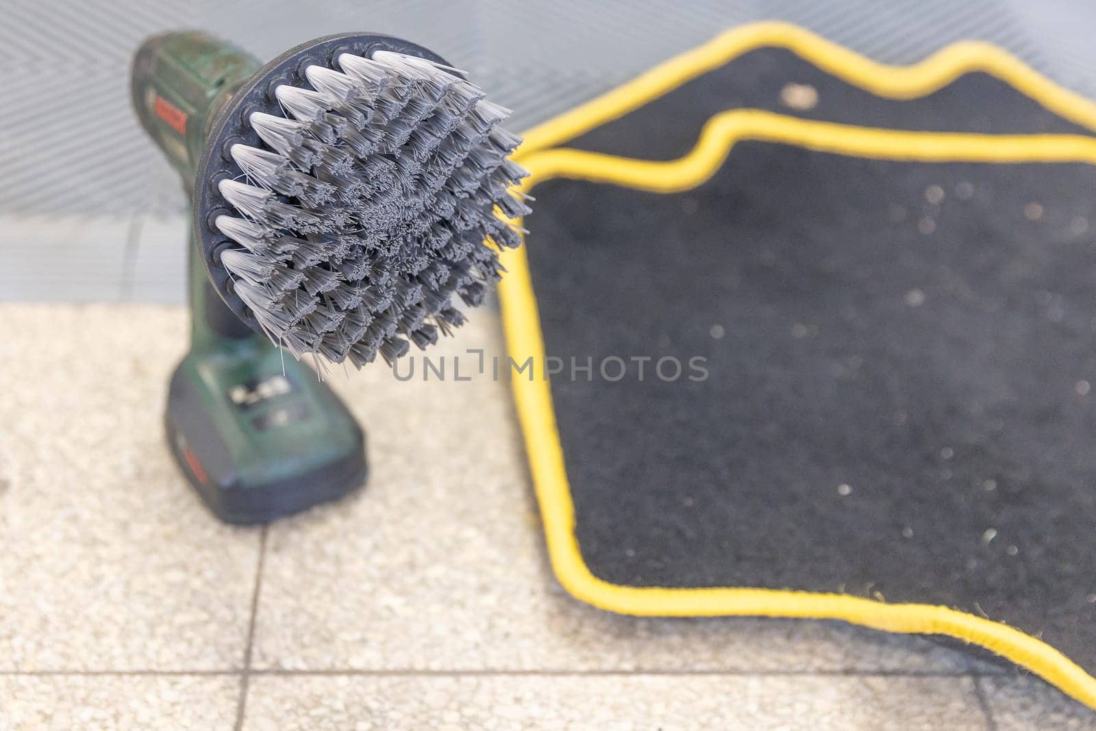 Automatic hand brush for a cleaning car mats, vehicle clean concept