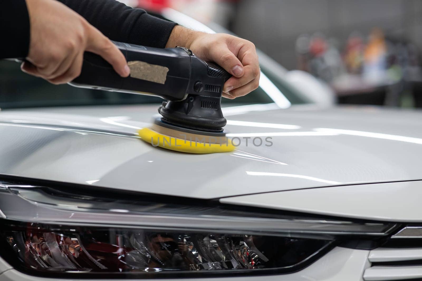 Process of polishing white car hood surface using orbital polishing machine