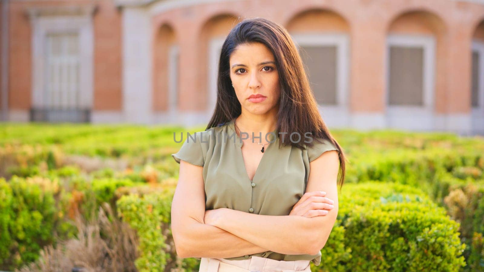 Caucasian serious woman looking at the camera while crossing the arms