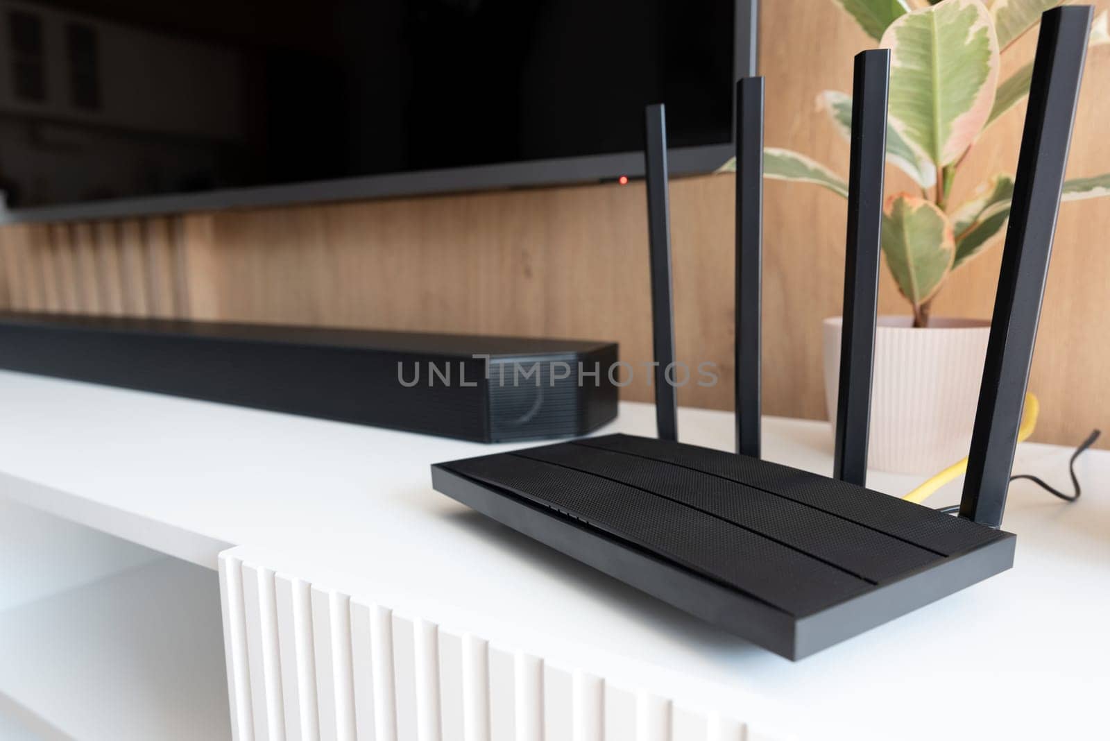 Router with 4 antennas in living room by simpson33