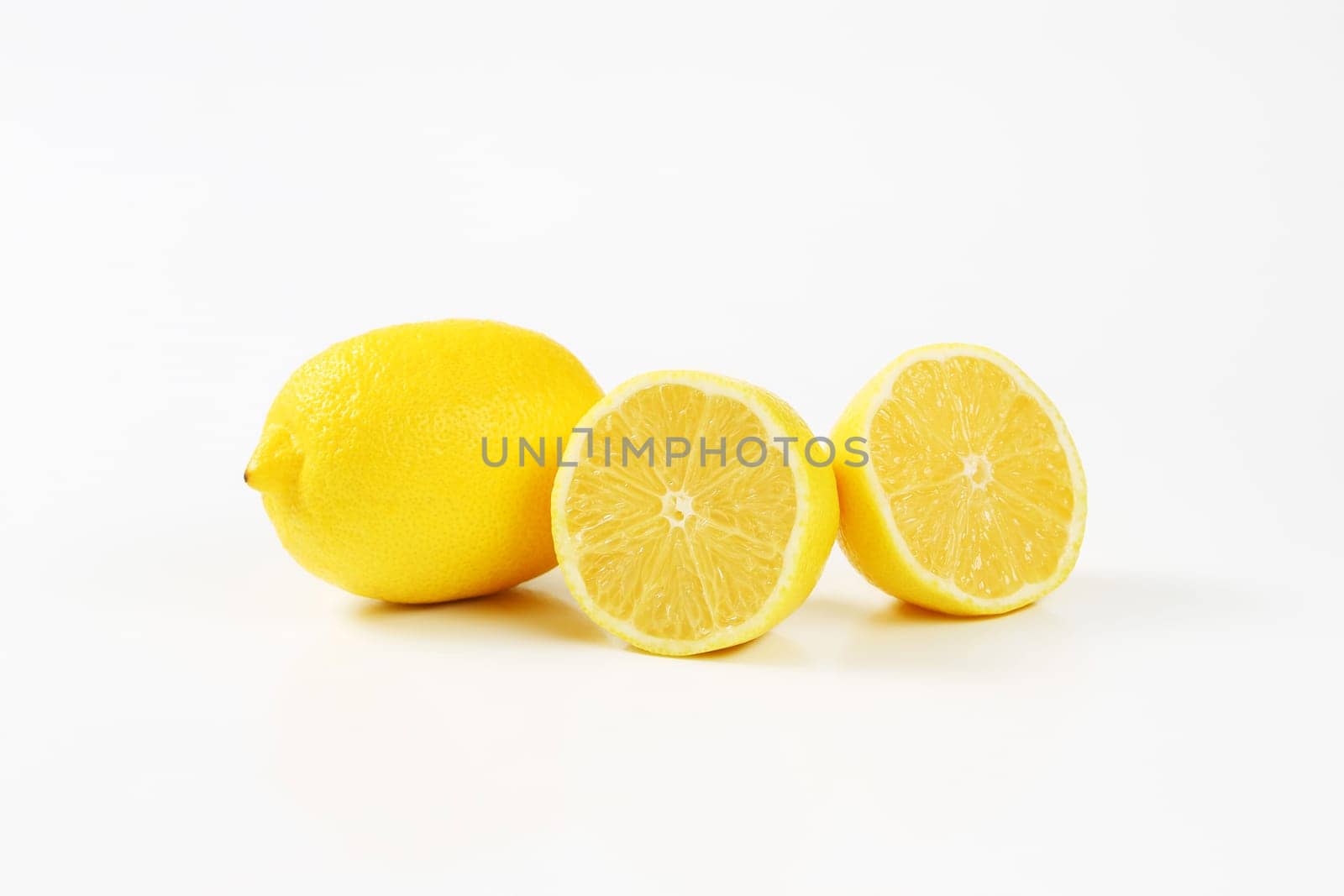 Fresh lemon fruits by Digifoodstock