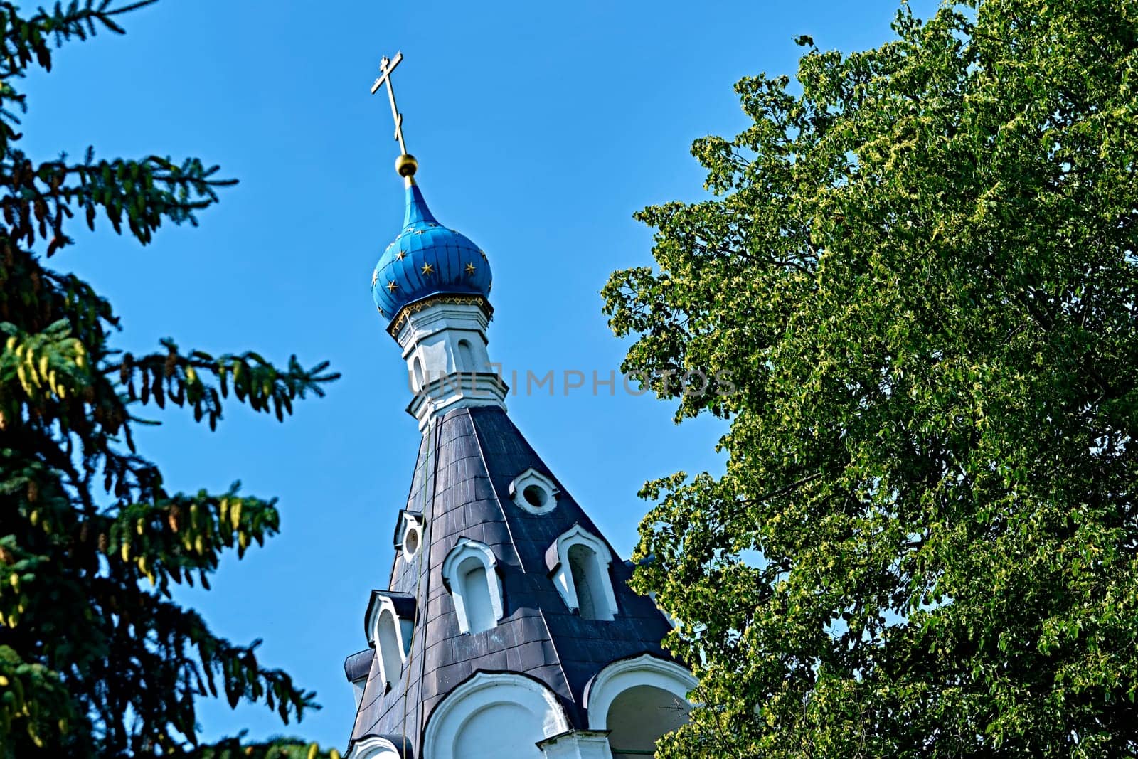 Russia-2020. Church domes of the Orthodox Church behind the trees. general plan. daylight