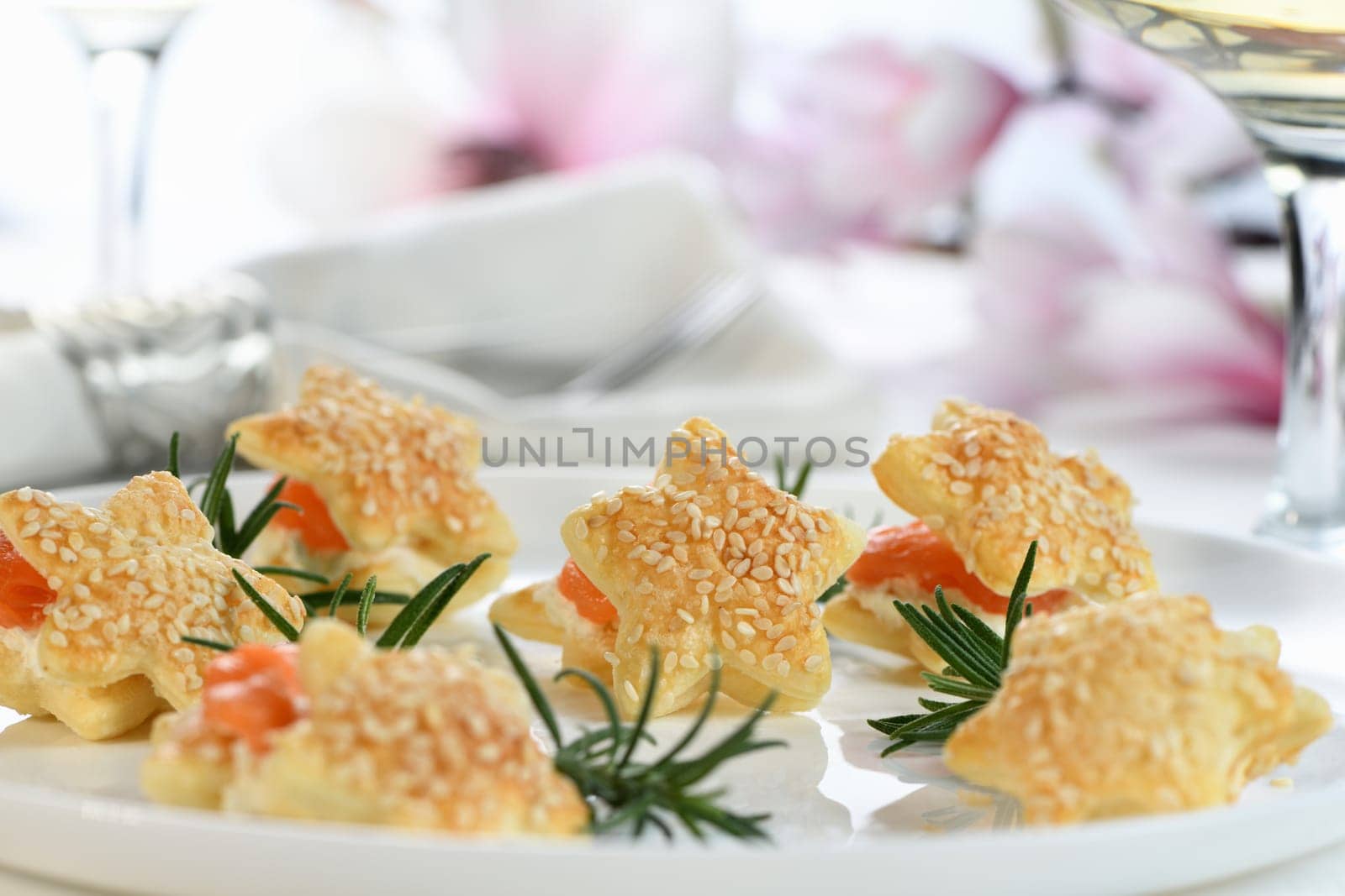 Puff pastry stars with salmon and cheese by Apolonia