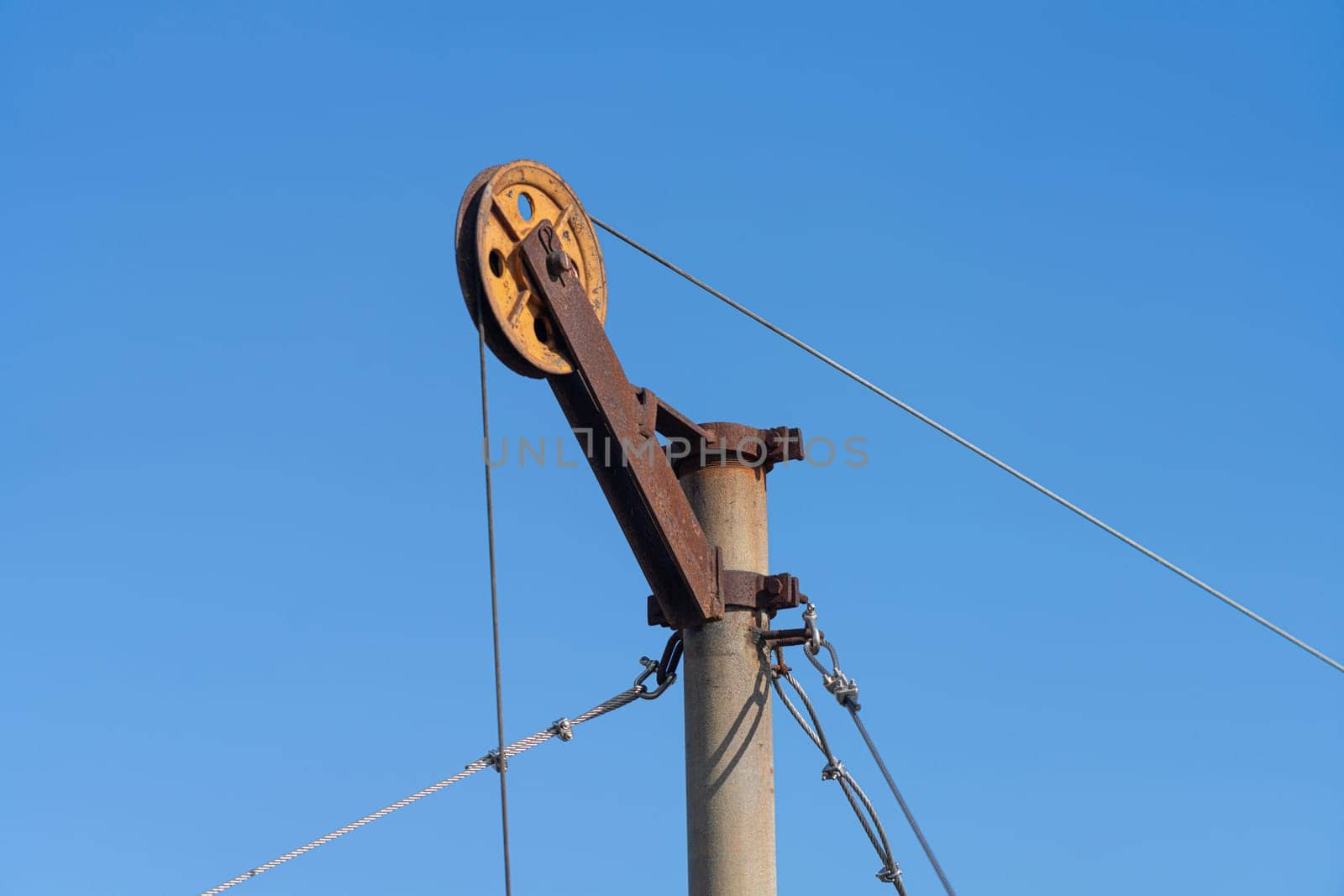 the pulleys on a pylon for lifting fishing nets