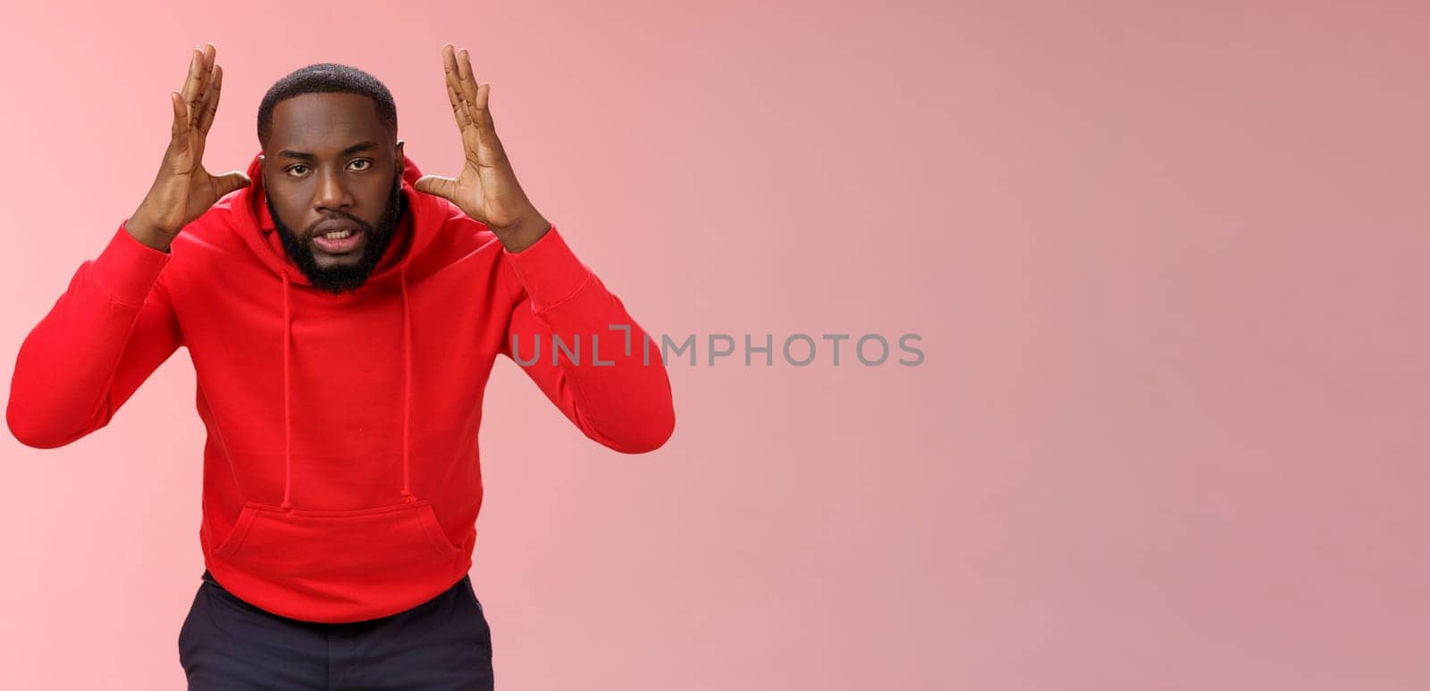 Annoyed pressured guy gonna blow up anger losing temper someone stupid nonsense raising hands near head look seriously irritated yelling arguing look furiously, standing pink background.