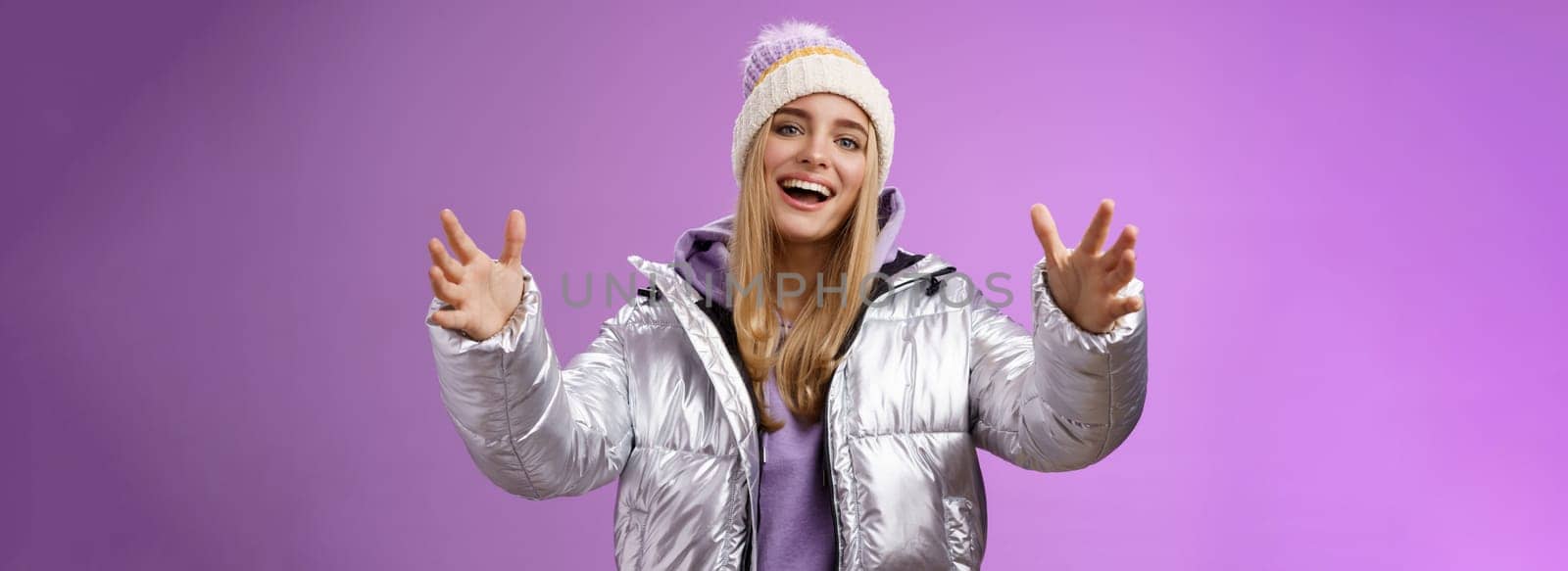 Charming carefree gorgeous blond european girl holding big thing explaining shape box extend arms reaching camera wanna hold friend tight cuddle embrace smiling friendly satisfied, purple background.