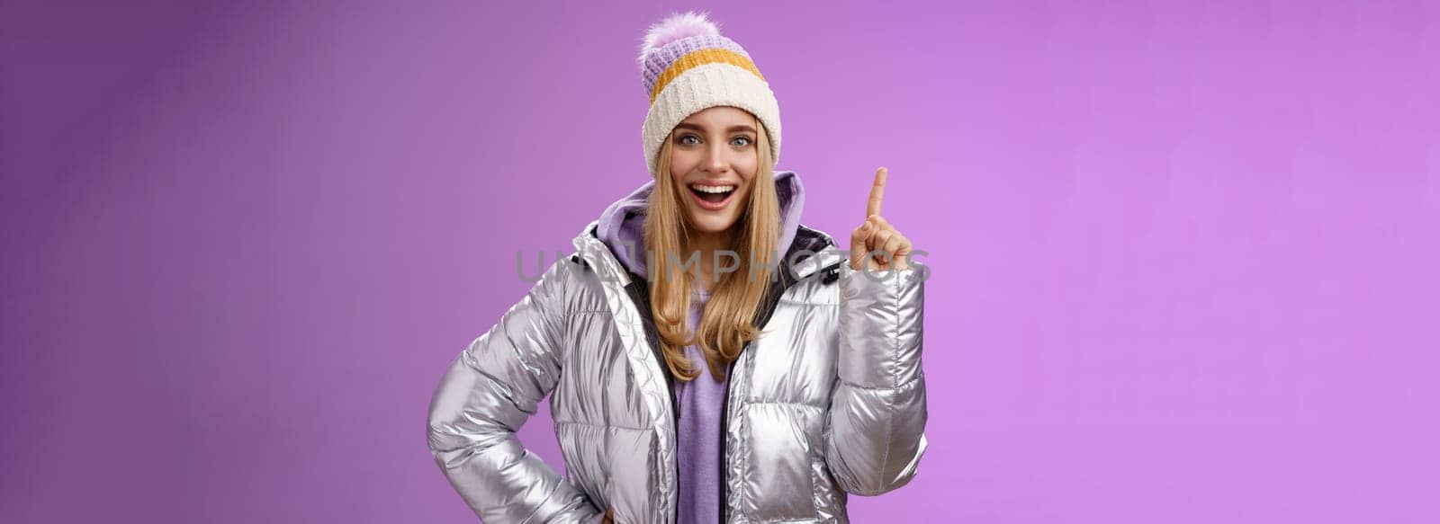 Got idea. Energized creative european attractive girl raise index finger eureka gesture got inspiration perfect plan telling suggestion smiling delighted excellent proposal, purple background.