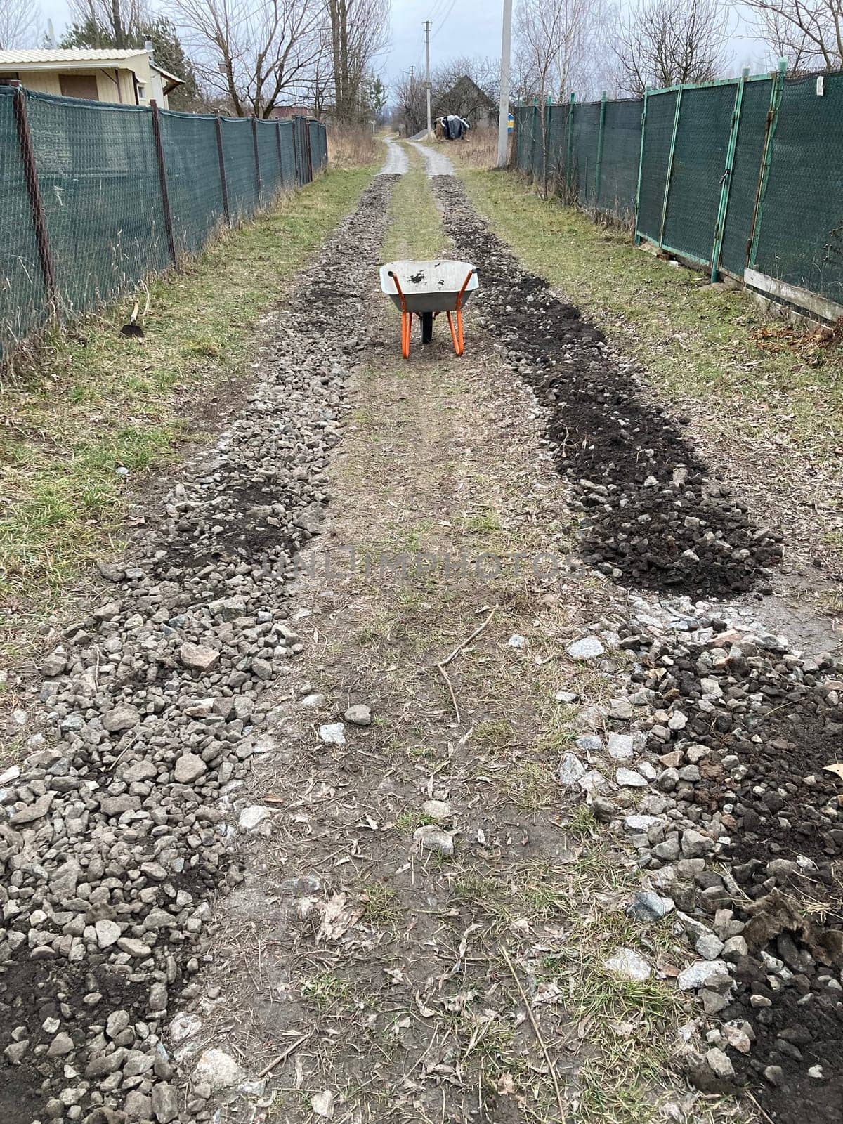 Construction of road filling the with gravel