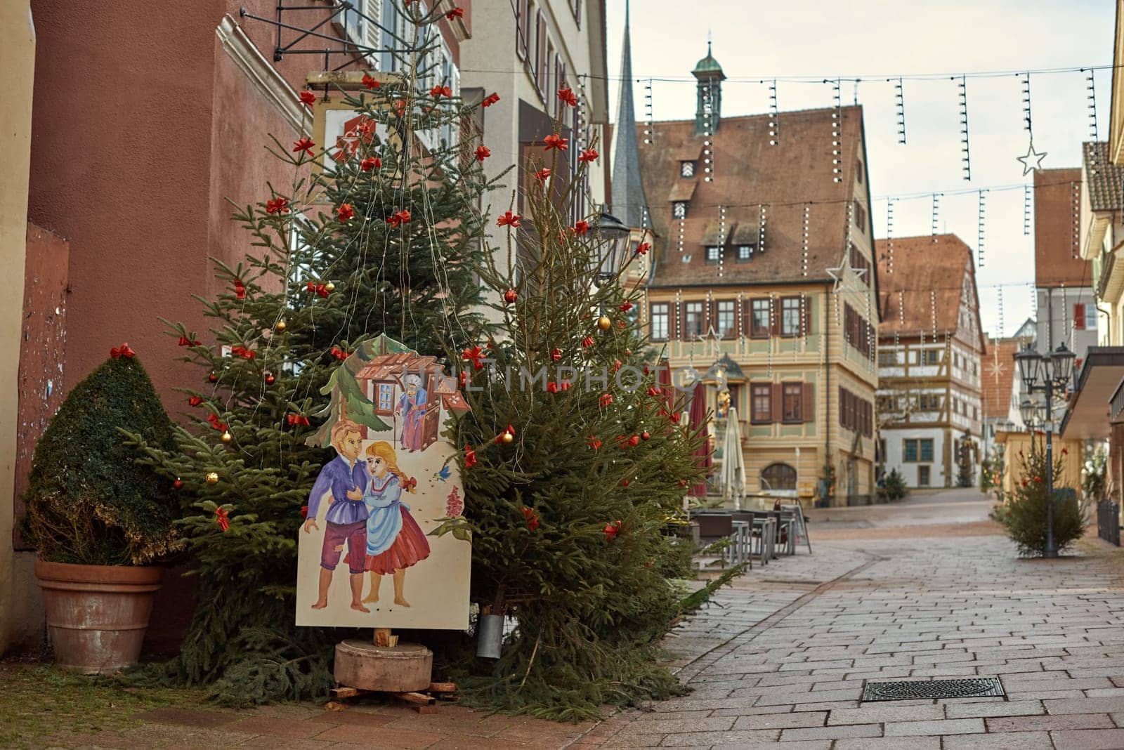 Winter Festivities in Bitigheim-Bissingen: Charming Half-Timbered Houses Adorned with Christmas Decorations. New Year's atmosphere of Bitigheim-Bissingen, Baden-Württemberg, Germany by Andrii_Ko